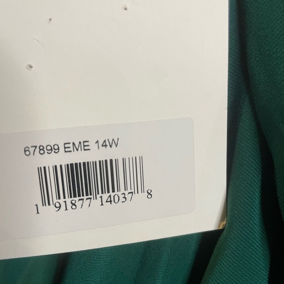 Mac Duggal 67899 Emerald Green Evening Gown with embellished belt, size 14W - Picture 8 of 9
